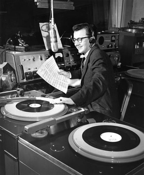 Radio Booth, 1950s Radio, Happy 91st Birthday, On Air Radio, Annie Musical, Francis Wolff, Golden Age Of Radio, Record Turntable, Disco Style