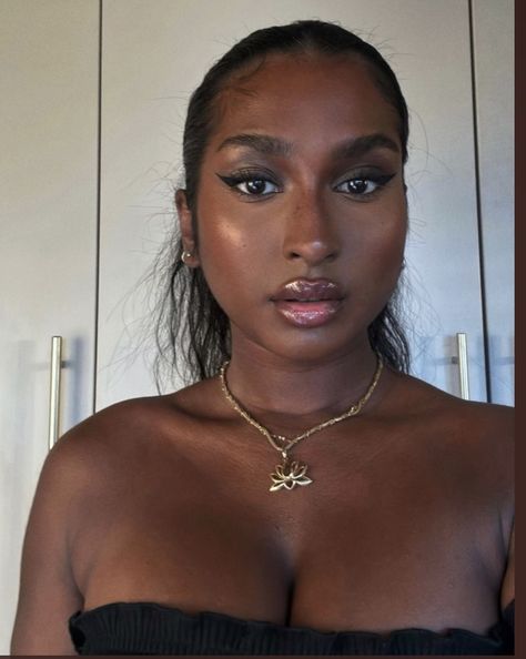 Bronze Summer Makeup, No Blush Makeup Look, Blush On Dark Skin, Bronzers For Dark Skin, Blush For Dark Skin, Putty Blush, Bronzed Skin, Bronze Makeup Look, Dark Skin Models