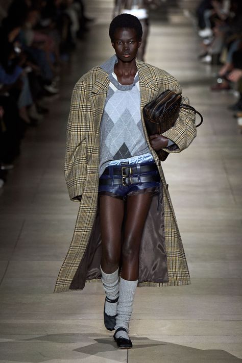 London Fashion Weeks, Moda Paris, Miuccia Prada, Vogue Russia, Fall 2022, Fashion Show Collection, London Fashion Week, Paris Fashion, Runway Fashion