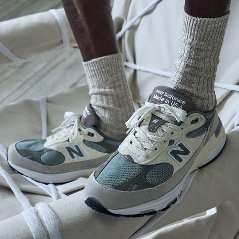 JustFreshKicks on Twitter: "Kith x New Balance 993 releasing this Friday, March 10th 🤍 https://t.co/ri97WtTbl8" / Twitter New Balance 993, New Balance 996, Men's Athletic Shoes, New Balance 574, New Balance Sneakers, Slate Gray, Workout Outfit, Gray Suede, Sporty Style