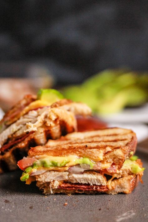 Chicken Panini Recipes, Panera Copycat Recipes, Chicken Avocado Panini, Chipotle Chicken Panini, Chicken Paninis, Chipotle Chicken Sandwich, Panini Ideas, Panera Recipes, Panera Copycat