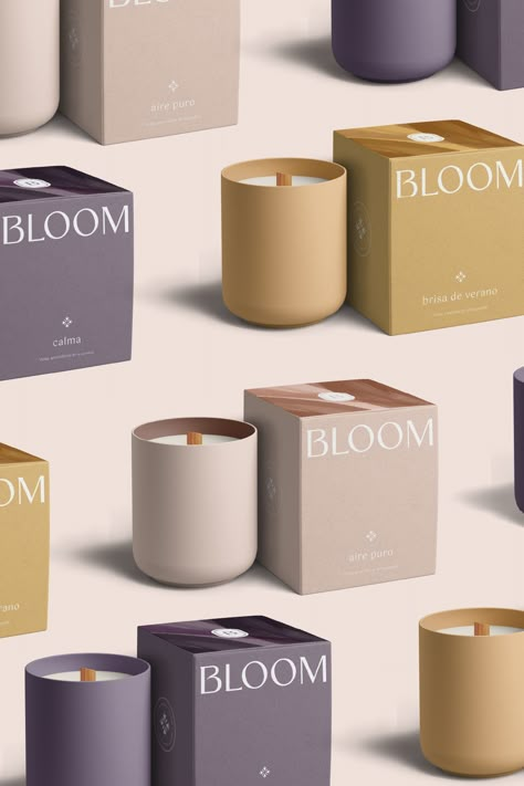 Diseño de branding y packaging en un estilo minimalista, elegante y sencillo con colores pasteles y cálidos que invitan a la relajación para Bloom, una marca de velas aromáticas artesanales hechas con ingredientes naturales. Si quieres ver el proyecto completo haz click y visita apuchades estudio. #identidadvisual #packaging #empaque #lifestyle #belleza Scented Candles Branding, Box Color, Packaging Scented Candle, Scent Branding, Candles Minimalist, Cool Candle Packaging, Candle Colors, Candle Lifestyle, Pastel Packaging