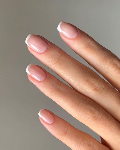 Wedding Style on Instagram: “Wavy frenchie 🤍 by @raelondonnails #raelondonnails #londonnails #repost #naturalnails #nudenails #manicure #minimalnails #weddingnails…” Fake Nails Short Square, Nails With Pink, Engagement Nails, French Tip Press On Nails, Nails Short Square, Short Coffin Nails, Basic Nails, French Nail Designs, Girls Nails