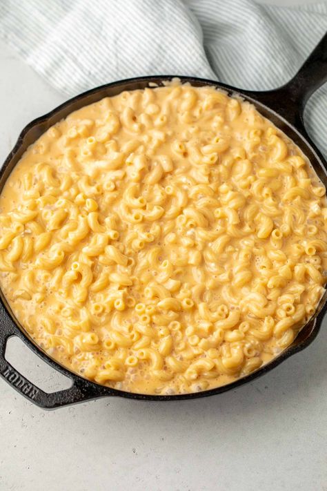 A cast iron skilled filled with Mac and cheese ready to be put on the grill to smoke. Smoker Mac And Cheese, Mac N Cheese Velveeta, Smoked Mac N Cheese Recipe, Smoked Mac And Cheese, Velveeta Cheese, Smoker Recipes, Mac N Cheese Recipe, Pellet Grill, On The Grill