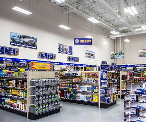 Napa Auto Parts Store, Car Showroom Interior, Garage Workshop Plans, Automotive Shops, Workshop Plans, Auto Parts Shop, Home Fix, Diy Store, Showroom Design