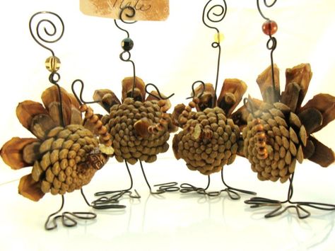 Pinecone Turkeys, Thanksgiving Table Place Settings, Thanksgiving Potatoes, Pinecone Turkey, Turkey Head, Place Settings Thanksgiving, Thanksgiving Decorating, Pine Cone Art, Thanksgiving Place Cards