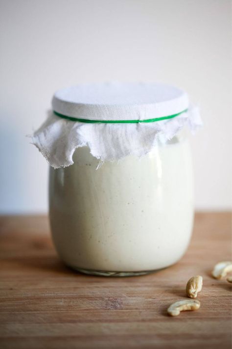 Cashew Yogurt Recipe, Vegan Yogurt Recipe, Quinoa Salads, Cashew Yogurt, Make Your Own Yogurt, Blogger Ideas, Desserts Table, Weekday Breakfast, Yogurt Recipe