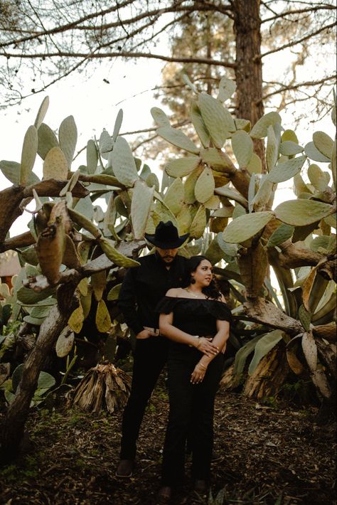 Engagement Photoshoot Mexican Inspiration. Rocio Rivera Photography Mexico Engagement Photos, Engagement Photos Rustic, Mexican Engagement Photos, Mexican Photoshoot, Latino Wedding, Mexican Inspiration, Couples Goals, Engagement Shoot, Family Photoshoot