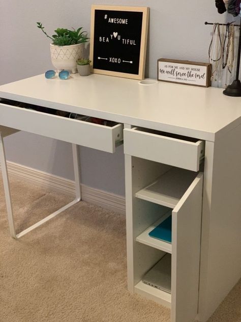 Looking for the best student desks that fit small spaces, corners, & bedrooms? Try Top 10 Best Desks For Students (Under $150) by thetarnishedjewelblog.com. Desks with hutches, shelves, drawers, keyboard trays, printer shelves & more. #desks #studydesk #collegedorm #collegedormrooms #teenbedroom #girlsroomdecor #deskstorage #affiliatelink Study Desk Small Space, Study Table With Drawers Ideas, Small Room Table Ideas Desks, Study Table With Storage Small Spaces, Study Table With Printer Space Ideas, Small Study Table With Storage, Teenage Study Table, Table For Bedroom Desks, Study Desks For Bedrooms