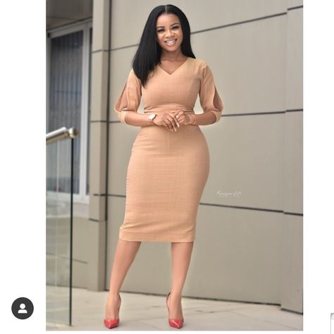 Fashionable Work Outfit, Corporate Dress, Short African Dresses, Corporate Attire, Office Dresses For Women, Work Dresses For Women, Office Outfits Women, Open Sleeve, Classy Dress Outfits