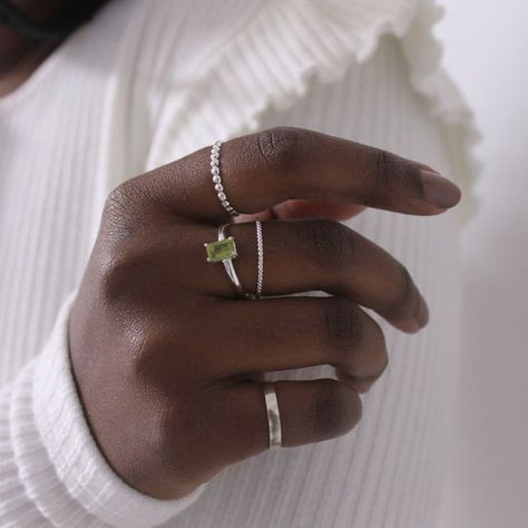 Silver Ring Aesthetic Simple, Ring Combinations Silver, Silver Rings Stack Aesthetic, How To Stack Rings, Haley Aesthetic, Solitaire Ring Stack, Silver Simple Rings, Ring Stack Silver, Ring Arrangement