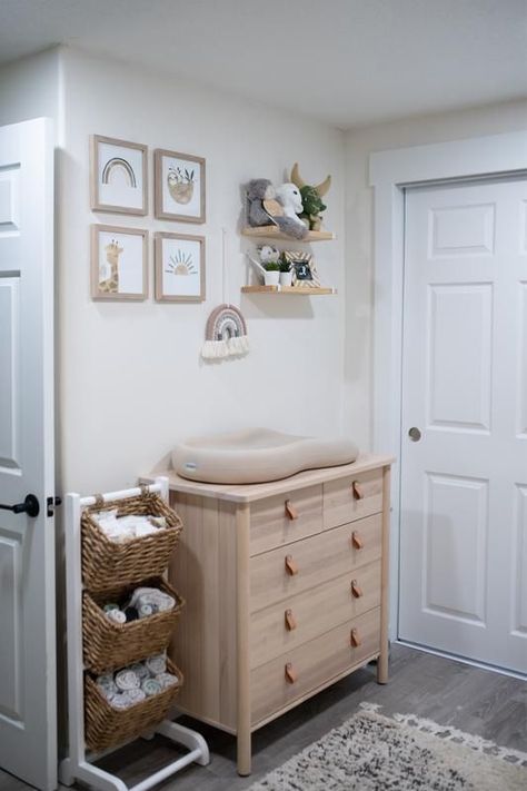 Half Nursery Half Office, Peanut Changing Pad, Simple Nursery Room, Minimalist Baby Room, Baby Nook, Small Baby Room, Farm Nursery Decor, Small Space Nursery, Diaper Changing Table