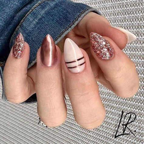 Almond Nails Designs Rose Gold, Nail Design With Chrome Powder, Crazy Color Nails, Rose Gold Almond Nails Sparkle, Rose Gold Dip Nails, Rose Gold Chrome Nails Designs, Almond Nails Color Ideas, Rose Gold Almond Nails, Nude And Rose Gold Nails