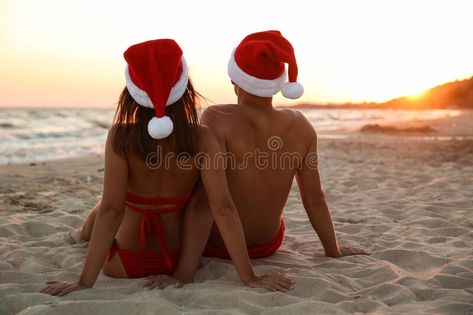 New Years Beach Pictures, Beach Christmas Pictures Couples, Christmas Photos On The Beach, Beach Christmas Photos, Christmas Beach Photoshoot, Beach Xmas Photos, Xmas Beach Pictures, Christmas Card Photo Couple, Christmas Photo On Beach