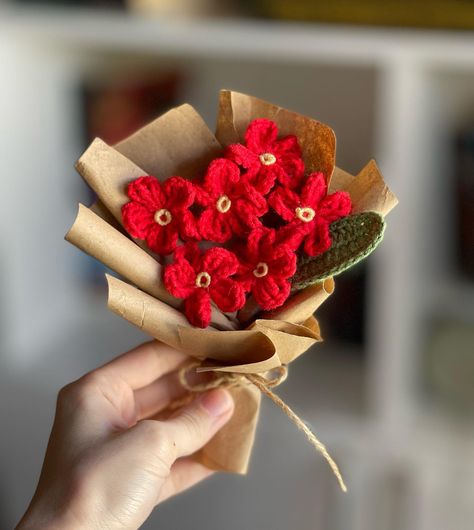 mini flower bouquets🫶💗 - #crochet #crochetflower #crochetflowers #crochetflowerbouquet #forgetmenot #handmadeflowers #smallbusiness #kurd #kurdistan Mini Crochet Bouquet Flowers, Mini Crochet Flower Bouquet, Mini Crochet Bouquet, Crochet Mini Bouquet, Mini Flower Crochet, Red Flower Bouquet, School Book Covers, Crochet Bouquet, Mini Crochet