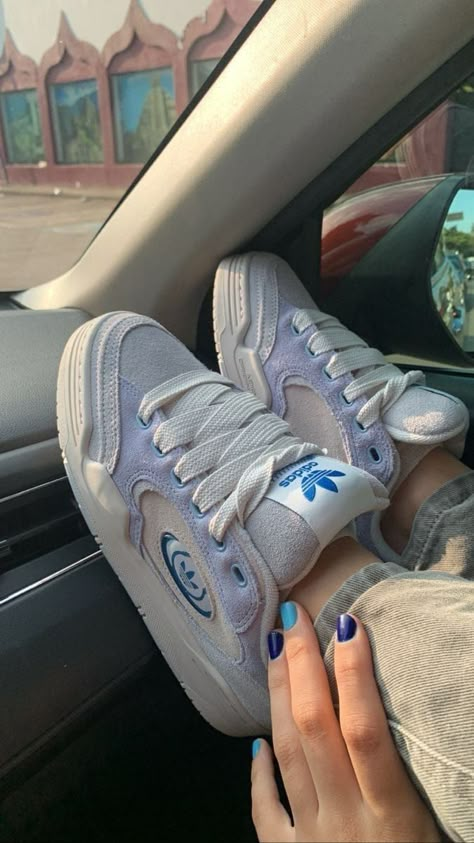 Pretty Sneakers, Trendy Shoes Sneakers, Pretty Shoes Sneakers, Shoes Outfit Fashion, Shoe Wishlist, Neue Outfits, Hype Shoes, Girly Shoes, Aesthetic Shoes