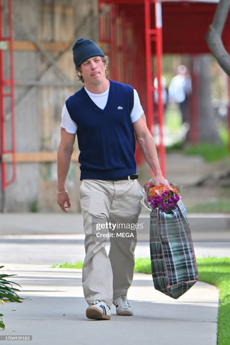 Jeremy Allen White Street Style, Jeremy Allen White Style, Average Joe, Allen White, Guy Fits, Jeremy Allen White, Normal Guys, Street Style Outfits Men, Mens Outfit Inspiration