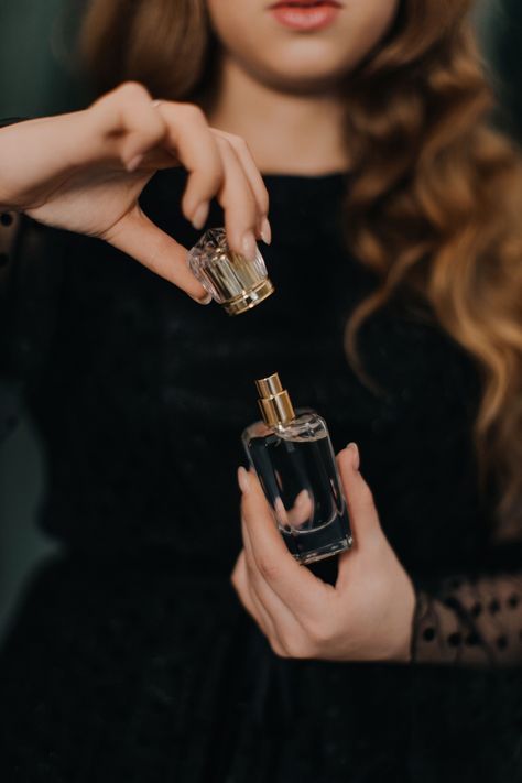 Perfume Model Photography, Perfume Photography Model, Perfume Aesthetic Photography, Perfume Model, Perfume Photoshoot, Parfum Aesthetic, Fragrance Aesthetic, Koleksi Parfum, Fragrance Advertising