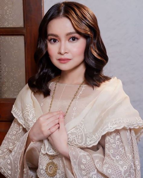 Maria Clara At Ibarra, Jose Rizal, Noli Me Tangere, Maria Clara, All About Fashion, Pretty Dresses, Batik, Make Up, Hair Styles