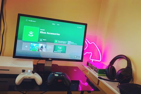 Xbox Monitor Setup, Fifa Xbox, Console Setup, Monitor Setup, Japanese Office, Basement Games, Game Room Basement, Setup Ideas, Xbox One S