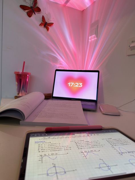 School And Study Aesthetic, Aesthetics Study, Study Cute Aesthetic, Girly Student Aesthetic, College Pink Aesthetic, Study Motivation Pink Aesthetic, Pink Aesthetic Study Wallpaper, Asthetic Picture Vision Board, Pink Goals Aesthetic