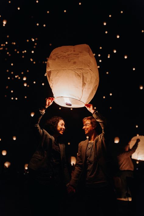 Lanterns Photography, Lantern Festival Photography, Couple Lantern Photos, Festive Photography, Lantern Date, Sky Lanterns Photography, Lantern Fest, Lantern Photography, Floating Lanterns