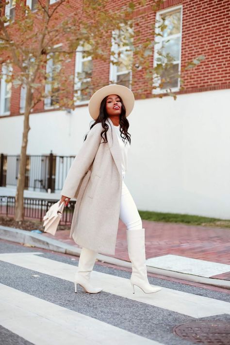 White Boot Outfit, Style White Boots, White Sweater Top, White Boots Outfit, Fashion Outfits Dresses, Fall Boots Outfit, Outfits Dressy, White Booties, Outfits Dresses