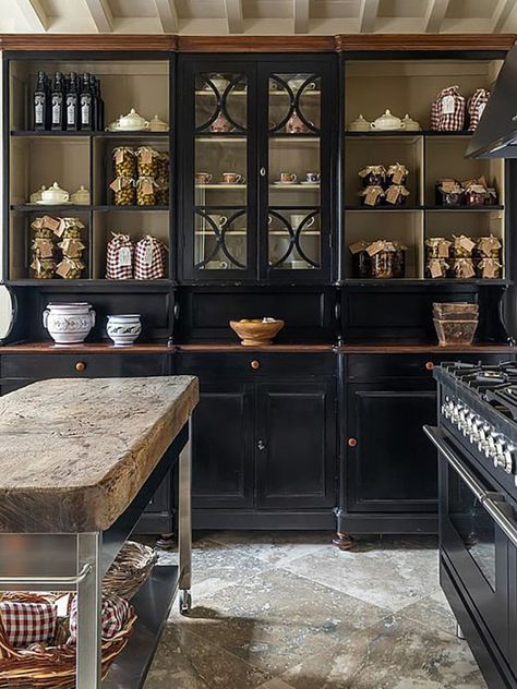 7 European Kitchen Cabinet Ideas to Turn Your Home Into a Perma-Vacation Glass Fronted Kitchen Cabinets, European Kitchen Cabinets, Tuscan Farmhouse, Italian Farmhouse, Cabin Kitchen, European Kitchens, Farmhouse Kitchen Island, Interior Minimalista, Farmhouse Kitchen Cabinets