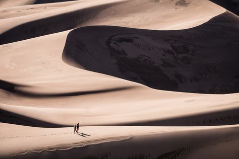 35 Awe-Inspiring Photographs of Dunes Dune Wallpaper, Desert Pictures, Colorado National Parks, Sand Dunes National Park, National Parks Trip, Digital Nomad, Sand Dunes, Nature Photos, Natural Wonders