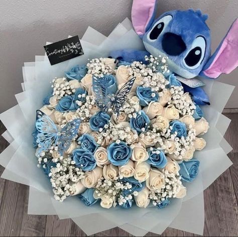 Disney Flower Arrangements, Lilo And Stitch Bouquet, Cake Decor Simple, Simple Cake Designs Birthday, Blue Fake Flowers, Stitch Flower Bouquet, Stitch Bouquet, Birthday Cake Simple, Ribbon Rose Bouquets