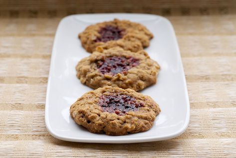 Oatmeal jammys - very good - especially if you are a raspberry jam lover like me! Best Thumbprint Cookies, Oatmeal Flavors, Thumbprint Cookies Recipe, Oatmeal Cookies Chewy, Jam Cookies, Thumbprint Cookies, Oatmeal Cookies, Cookie Desserts, Baking Recipes