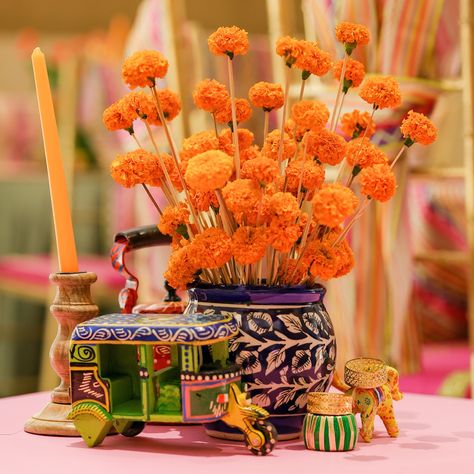 Mixing modernity and traditions with cascading marigold garlands , vibrant hues and enduring elegance 🌸 Decor & Production: @showkraftdesignerweddings Planning: @join_handz_hospitality_ Florals: @prakartibypragya Lighting: @lightingbytechnocraft Location: @grandhyatt.gurgaon Shot By: @sandeepmunjalphotography #destinationweddings #grandhyattgurgaon #mehendi #decor #traditional #colourful #showkraftdesignerweddings #weddings Marigold Decor, Indian Floral Decor, Marigold Wedding, Gujarati Cuisine, Flower Table Decorations, Mehendi Decor, Photo Booth Backdrop Wedding, Diwali Decor, Backdrop Wedding