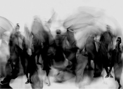 Long Exposure Portrait, Arte Inspo, Black And White Portraits, Long Exposure, Abstract Photography, Artistic Photography, White Photography, Black And White Photography, Dark Art