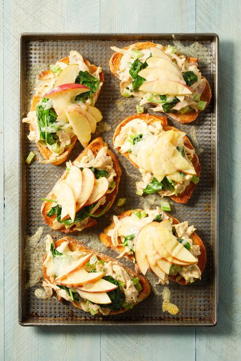 Chicken and Apple Open-Face Sandwiches Chicken Apple Sandwich Recipes, Apple Chicken Sandwich, Chicken Apple Sandwich, Open Face Chicken Sandwich, Open Face Sandwiches Recipes, Open Sandwich Ideas, Roasted Chicken Sandwich, Copycat Fast Food, Apple Sandwich Recipes