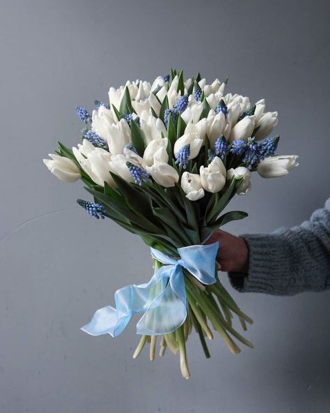 Tulip Bouquet Wedding, Tulip Bridal Bouquet, White Tulip Bouquet, Blue Flowers Bouquet, Tulips Arrangement, Tulip Wedding, Blue Wedding Bouquet, Rustic Wedding Bouquet, Blue Wedding Flowers