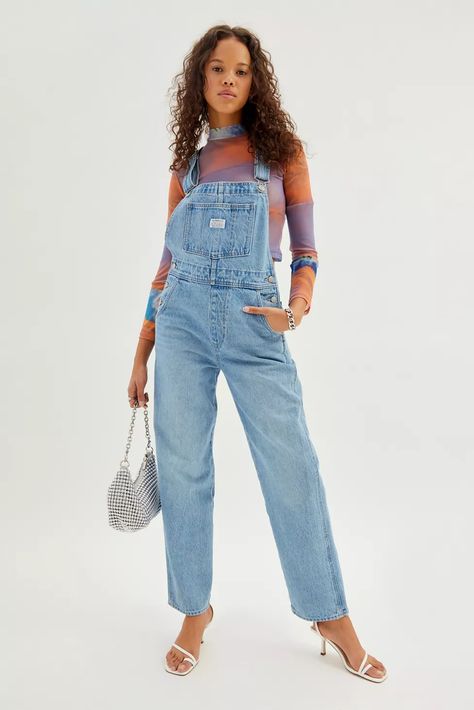 Levi’s® Vintage Denim Overall | Urban Outfitters Italy 2023, Workwear Essentials, Classic American Style, Slip Skirts, Iconic Logo, Denim Overalls, Fall Fashion Outfits, Versatile Style, Slim Fit Jeans