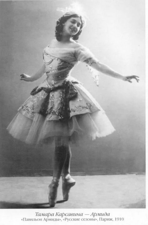 Svetlana Zakharova, Ballet Russe, Anna Pavlova, Vintage Ballerina, Vintage Ballet, Paris Opera Ballet, Ballet Beauty, Vintage Dance, Ballet Inspiration