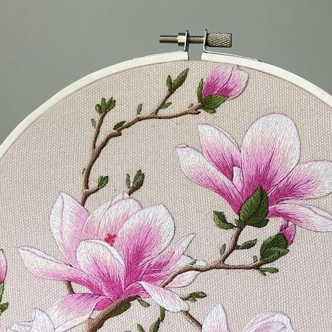 Needle Painting, Cultures Around The World, Thread Art, Magnolia Flower, Needle Work, Modern Embroidery, Embroidery Needles, Embroidery Hoop, Embroidery Flowers