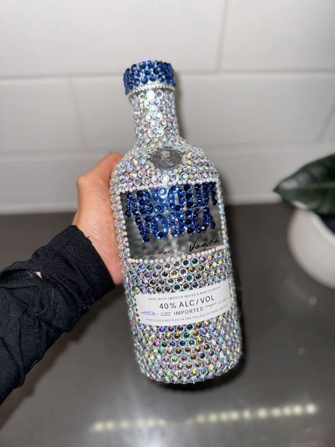 Vodka Bottle Aesthetic, Glitter Vodka Bottle, Alchole Bottle Aesthetic, Custom Alcohol Bottles, Bedazzled Stuff, Alcohol Bottle Decorations, Alcohol Bottle Crafts, Feminine Wallpaper, Pretty Alcoholic Drinks