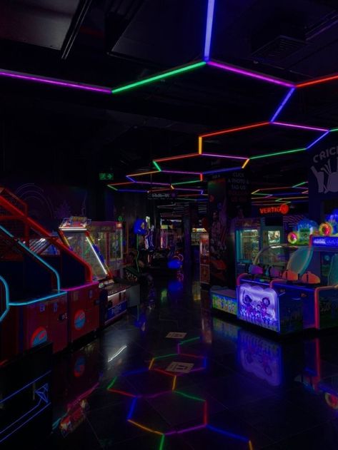 Arcade Floor Aesthetic, Arcade Bathroom, Arcade Basement, 80s Arcade Aesthetic, Arcade Core, Arcadecore Aesthetic, Arcade Floor, Cake Tea Party, Bday Treats