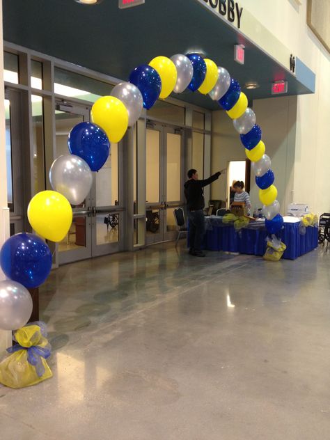 Cool arch! Ffa Banquet Ideas, Ffa Banquet Decorations, Ffa Memes, Ffa Decorations, Valentines Fundraiser, Ffa Activities, Ffa Scrapbook, Ffa Week, Ffa Banquet