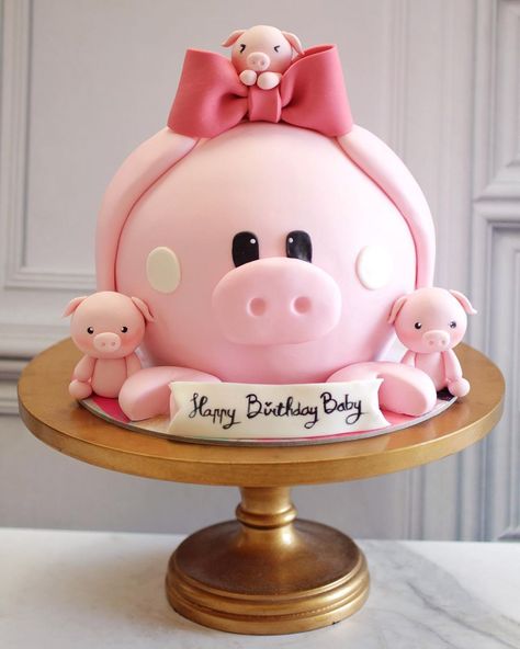 Pigs Birthday Cake, Piggy Birthday Cake Ideas, Pig Theme Cake, Cute Pig Cake Design, Barnyard Cake, Pig Food, Pig Birthday Cakes, Pig Cake, Cake Designs Images