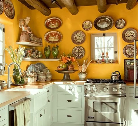 mexican-plate-kitchen - Benjamin Moore hc-7 - bryant gold - orange walls - via house beautiful Orange Painted Walls, Yellow Kitchen Walls, Yellow Kitchen Designs, Orange Paint Colors, Mexican Kitchen Decor, Yellow Kitchen Decor, Mexican Kitchens, Orange Kitchen, Kitchen Decor Themes