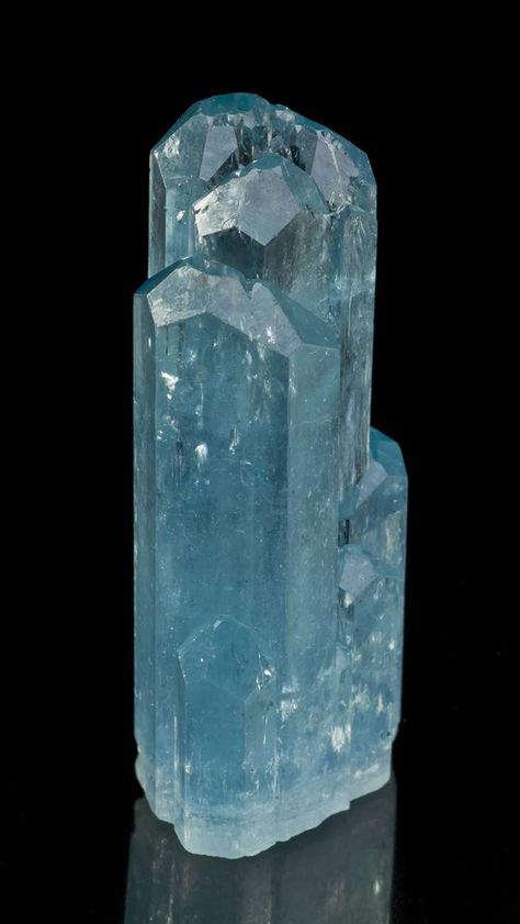 Magic Crystals, Geology Rocks, Fine Minerals, Pretty Rocks, Crystals For Sale, Small Cabinet, Aquamarine Crystal, Pet Rocks, Energy Stones