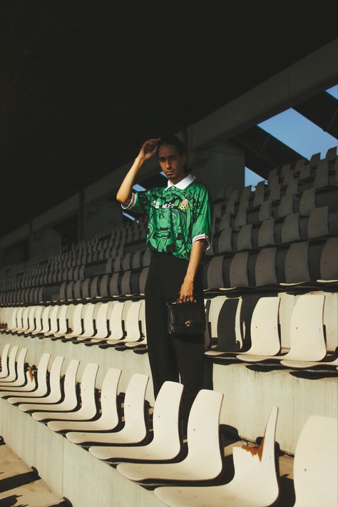 Soccer Jersey Photoshoot Ideas, Soccer Fashion Editorial, Mexico Photoshoot Ideas, Football Kit Photoshoot, Soccer Jersey Photoshoot, Stadium Photo Ideas, Soccer Shirt Outfit, Jersey Photoshoot Ideas, Retro Jersey Outfit