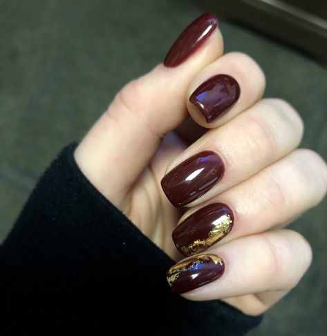 Burgundy nails with gold foil. Nail Ideas Dark Colors Art Designs, Dark Nails Inspiration Design, Nail Burgundy And Gold, Nails With Foil, Oxblood And Gold Nails, Burgundy Gold Nails, Dark Nails With Gold Foil, Fall Nails With Gold Foil, Burgundy Nails With Gold