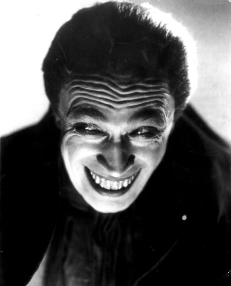 Conrad Veidt - in 'The Man Who Laughs' - a direct influence on Jerry Robinson when creating the look of The Joker Insane Laughing Reference, Villian Faces Reference, Creepy Man, Laugh Reference, Laughing Reference, Smiling Reference, The Man Who Laughs, Classic Monster Movies, Expressions Photography