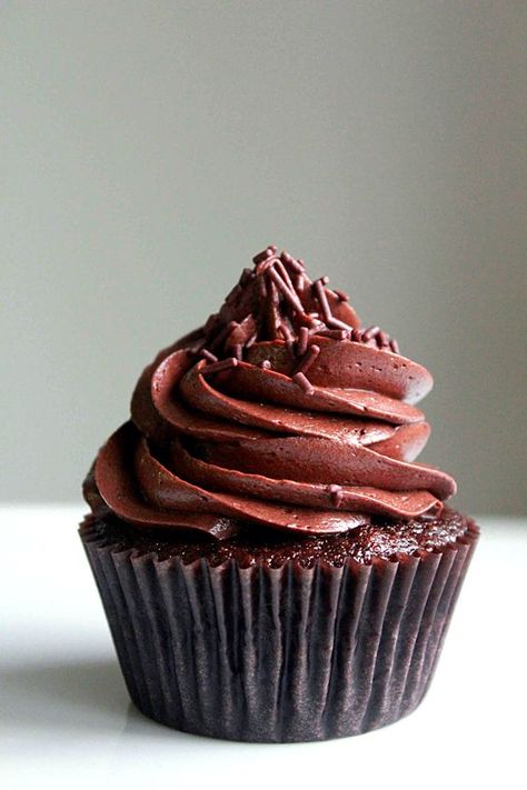 Best Chocolate Cupcake, Mousse Au Chocolat Torte, Best Chocolate Cupcakes, Chocolate Buttercream Frosting, Chocolate Buttercream, Best Chocolate, Chocolate Cupcakes, Healthy Dessert, Chocolate Desserts