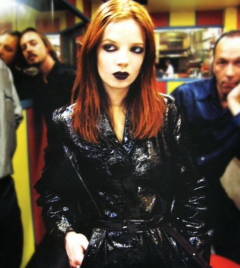 Lush Band, Female Rock Stars, Indie Goth, Shirley Manson, Female Inspiration, Grunge Band, Goth Look, Female Musicians, Women In Music