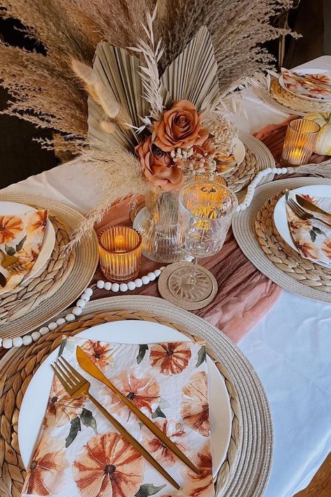 Thanksgiving Boho Table, Hanging Table Decorations, Thanksgiving Table Settings 2023, Boho Thanksgiving Decor, Thanksgiving Tables Glam, Friendsgiving Table Setting Clear Plates, Boho Thanksgiving Table, Boho Table Settings, Thanksgiving Table Settings Rattan